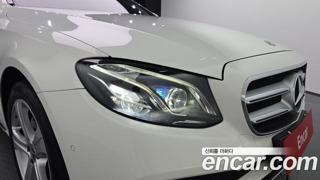 Mercedes-Benz E-Class 2018 — photo 8