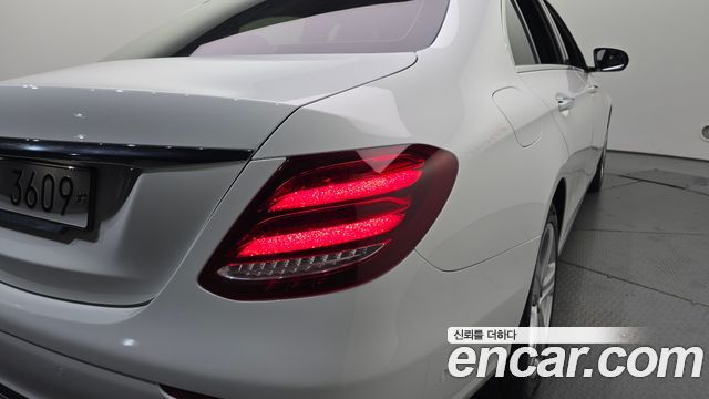 Mercedes-Benz E-Class 2018 — photo 9