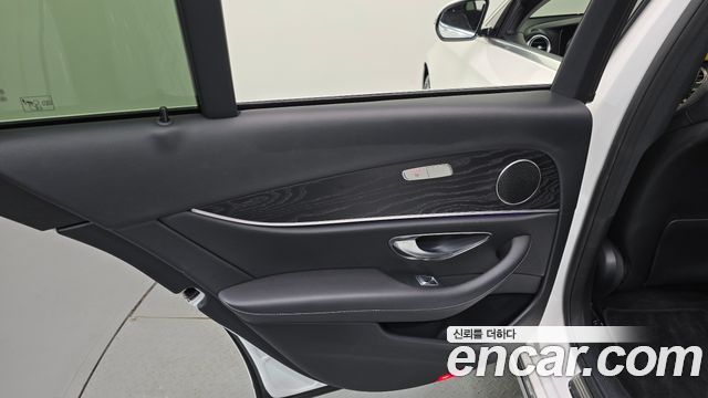 Mercedes-Benz E-Class 2018 — photo 15