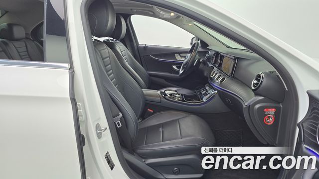 Mercedes-Benz E-Class 2018 — photo 16