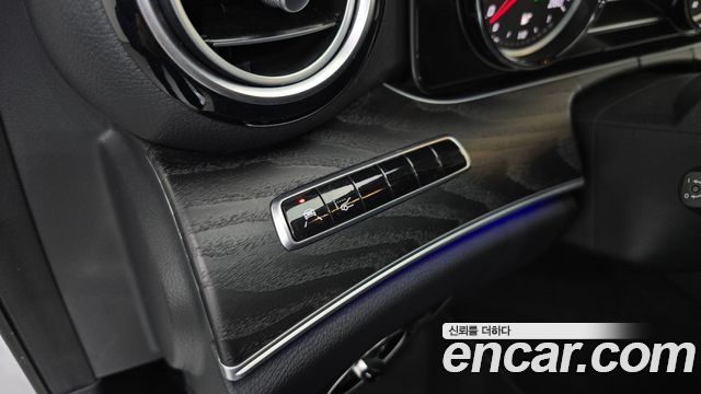 Mercedes-Benz E-Class 2018 — photo 27