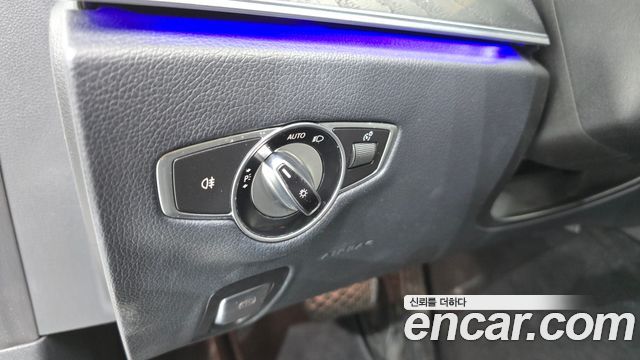 Mercedes-Benz E-Class 2018 — photo 28