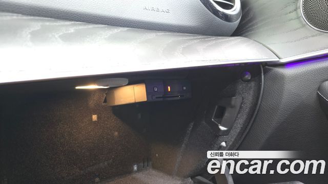 Mercedes-Benz E-Class 2018 — photo 32