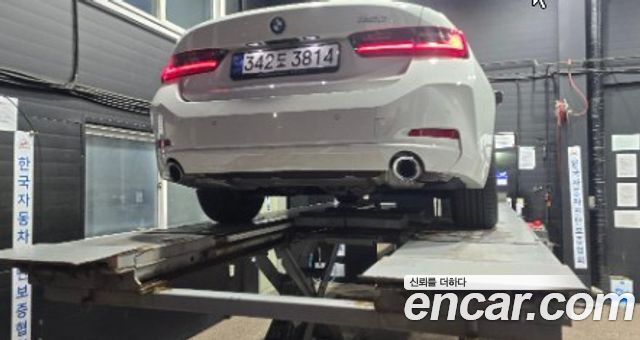 BMW 3-Series 2023 — photo 2