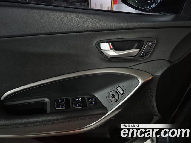 Hyundai Santafe 2018 — photo 16