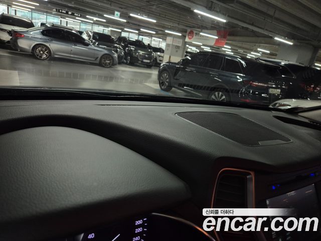 Hyundai Santafe 2018 — photo 17