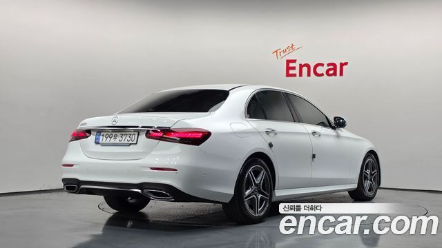 Mercedes-Benz E-Class 2023 — photo 2