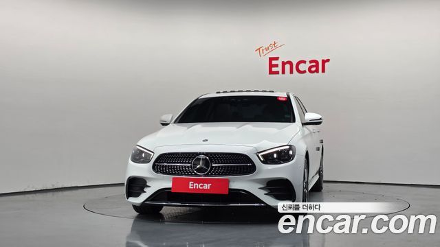 Mercedes-Benz E-Class 2023 — photo 3