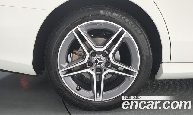 Mercedes-Benz E-Class 2023 — photo 5
