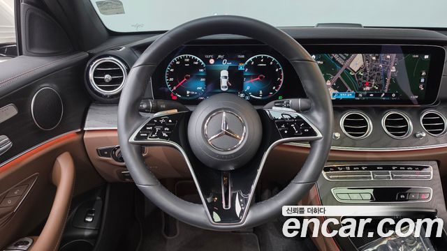 Mercedes-Benz E-Class 2023 — photo 18