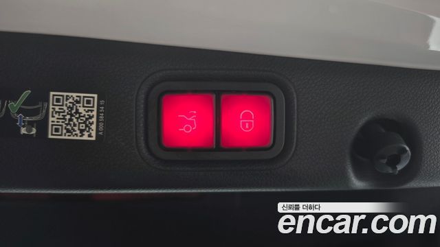 Mercedes-Benz E-Class 2023 — photo 23
