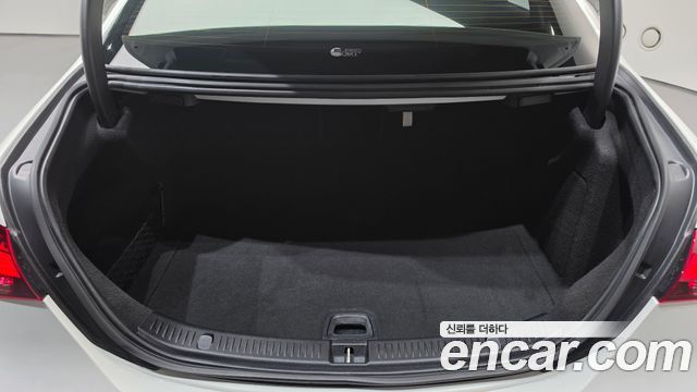 Mercedes-Benz E-Class 2023 — photo 24