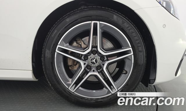 Mercedes-Benz E-Class 2023 — photo 7