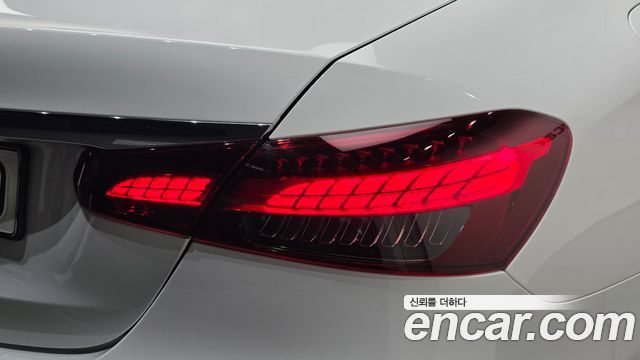 Mercedes-Benz E-Class 2023 — photo 9
