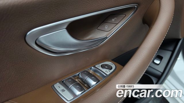 Mercedes-Benz E-Class 2023 — photo 28