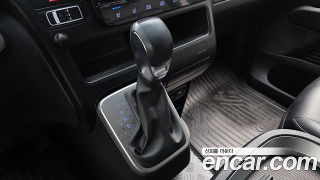 Hyundai Staria 2022 — photo 12