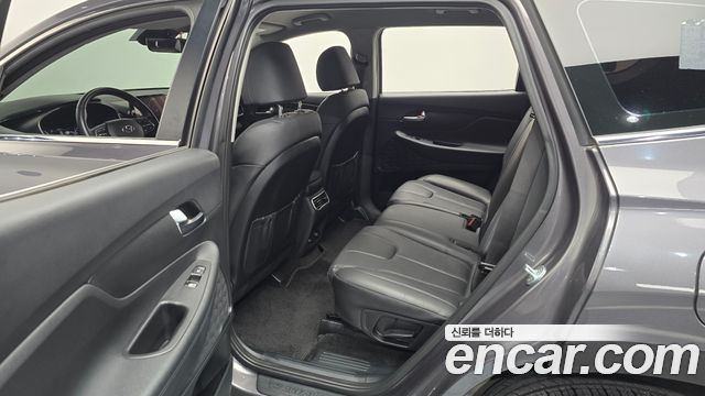 Hyundai Santafe 2023 — photo 17