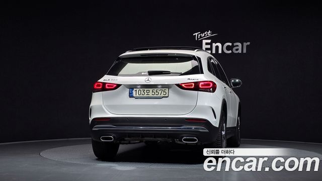 Mercedes-Benz GLA-Class 2023 — photo 4