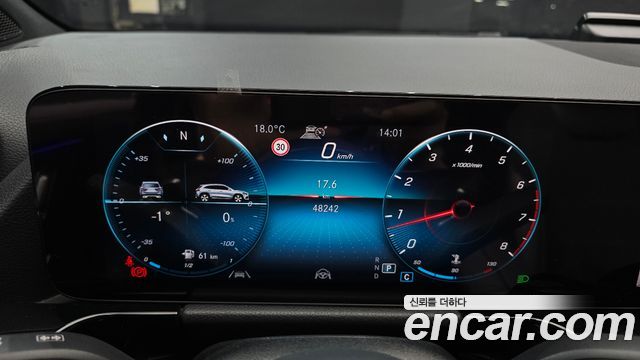 Mercedes-Benz GLA-Class 2023 — photo 11