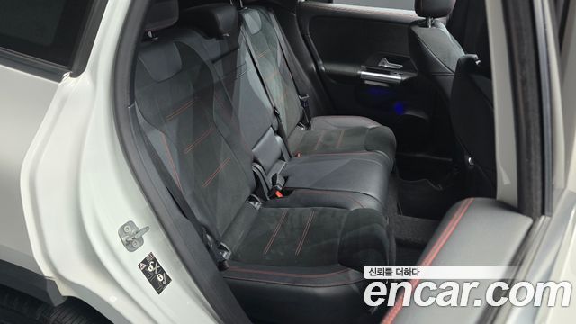 Mercedes-Benz GLA-Class 2023 — photo 17