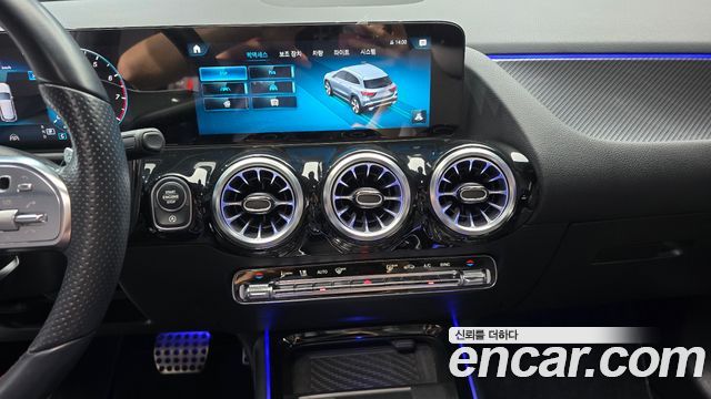 Mercedes-Benz GLA-Class 2023 — photo 20