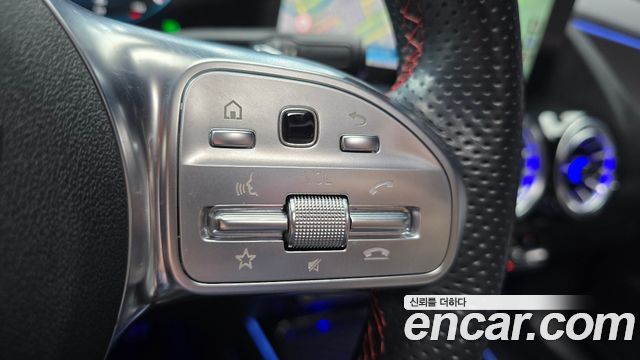 Mercedes-Benz GLA-Class 2023 — photo 24