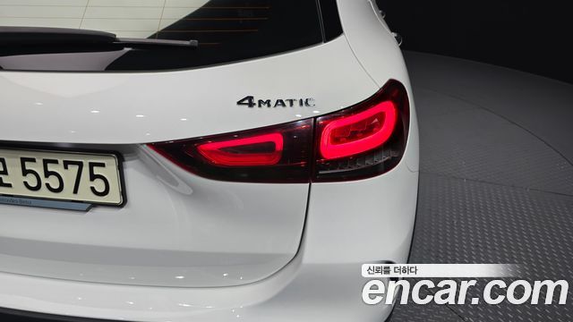 Mercedes-Benz GLA-Class 2023 — photo 9