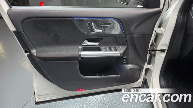 Mercedes-Benz GLA-Class 2023 — photo 14