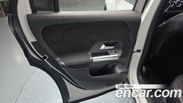Mercedes-Benz GLA-Class 2023 — photo 15