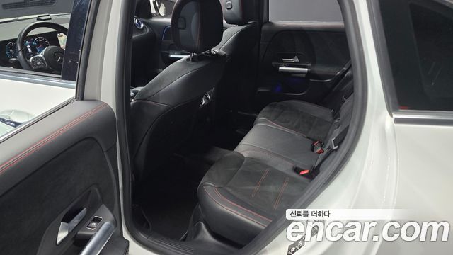 Mercedes-Benz GLA-Class 2023 — photo 16