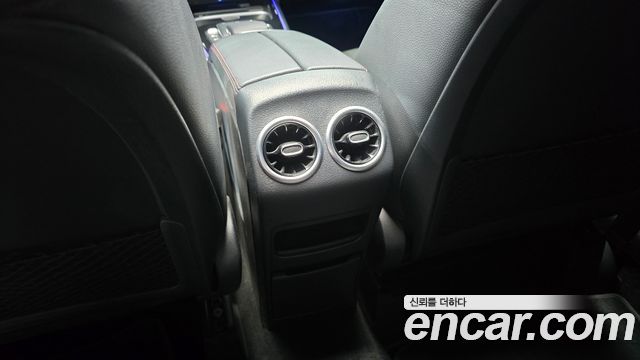Mercedes-Benz GLA-Class 2023 — photo 31