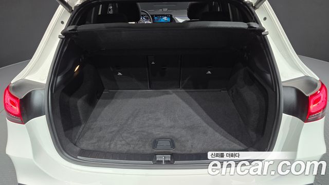 Mercedes-Benz GLA-Class 2023 — photo 32
