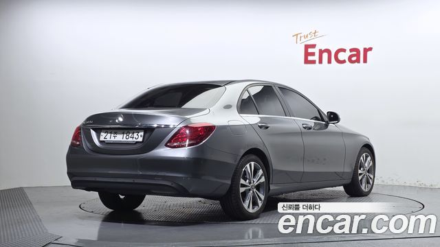 Mercedes-Benz C-Class 2018 — photo 2