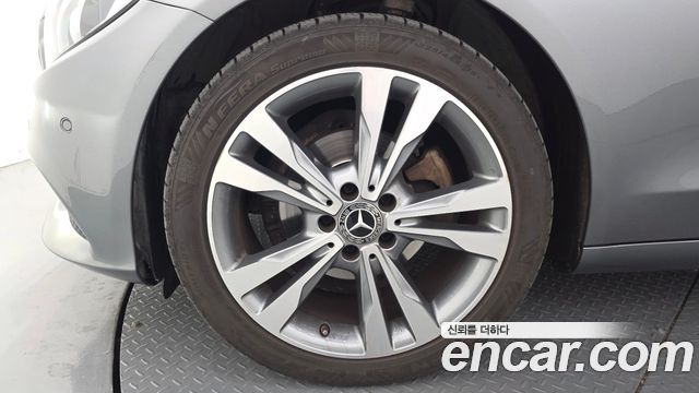 Mercedes-Benz C-Class 2018 — photo 5