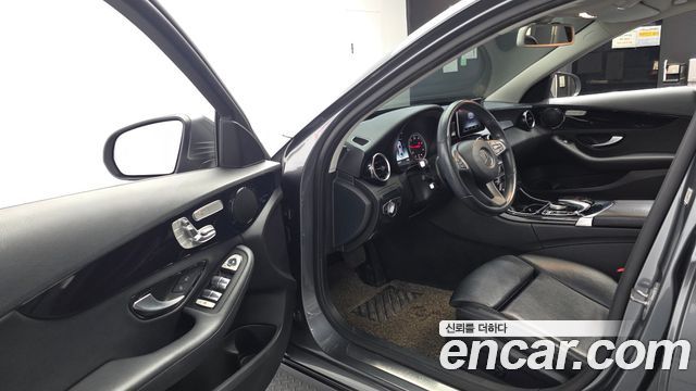 Mercedes-Benz C-Class 2018 — photo 10