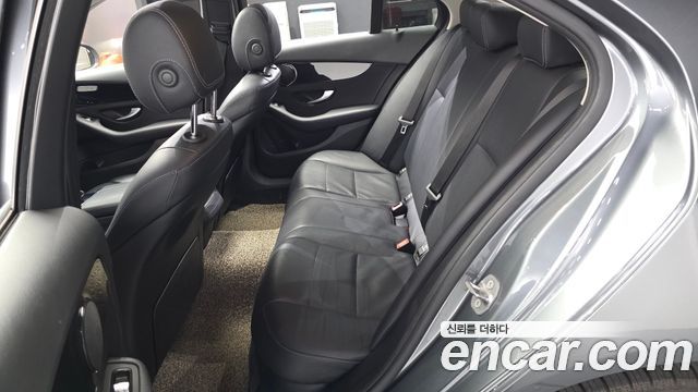 Mercedes-Benz C-Class 2018 — photo 11