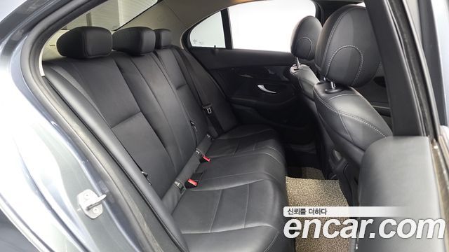 Mercedes-Benz C-Class 2018 — photo 12