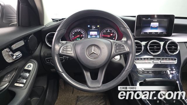 Mercedes-Benz C-Class 2018 — photo 13