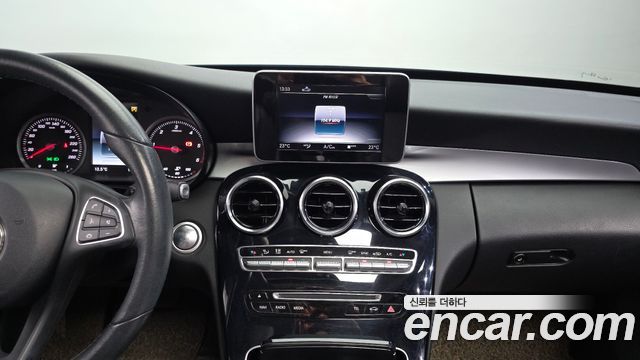 Mercedes-Benz C-Class 2018 — photo 14