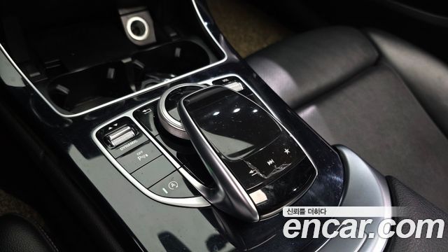 Mercedes-Benz C-Class 2018 — photo 18