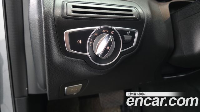 Mercedes-Benz C-Class 2018 — photo 20
