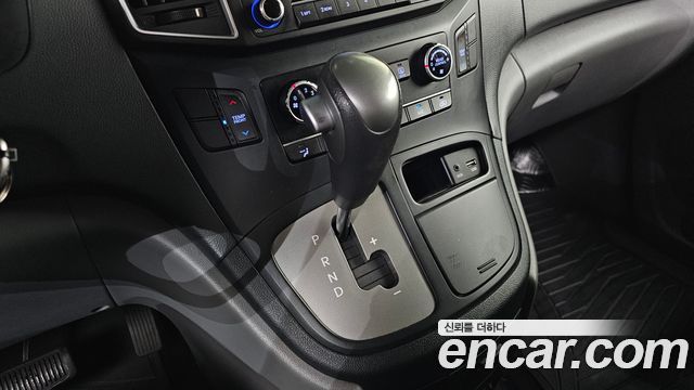 Hyundai Starex 2018 — photo 12