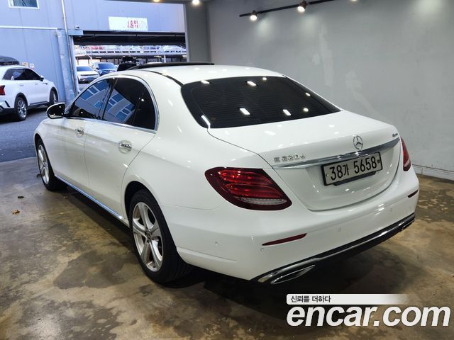 Mercedes-Benz E-Class 2017 — photo 4
