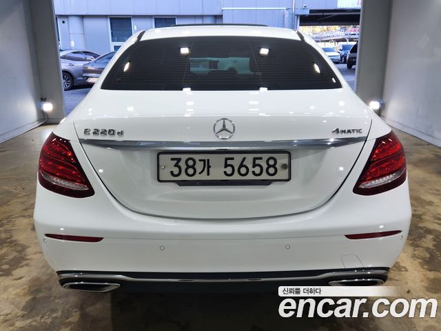 Mercedes-Benz E-Class 2017 — photo 5