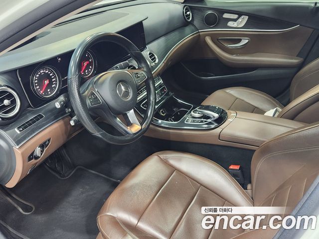 Mercedes-Benz E-Class 2017 — photo 7