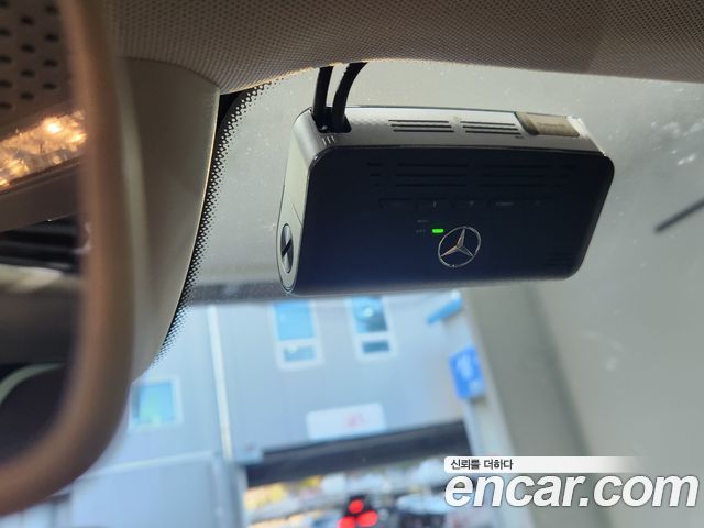 Mercedes-Benz E-Class 2017 — photo 12
