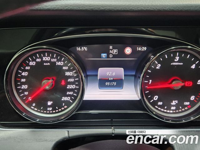 Mercedes-Benz E-Class 2017 — photo 14