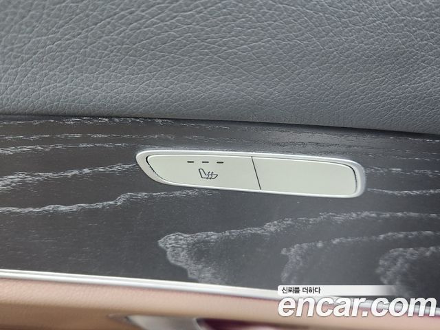 Mercedes-Benz E-Class 2017 — photo 16
