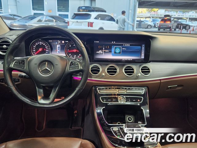 Mercedes-Benz E-Class 2017 — photo 17