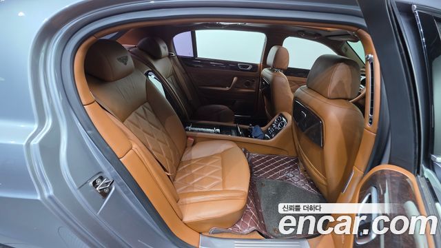 Bentley Flying Spur 2013 — photo 18